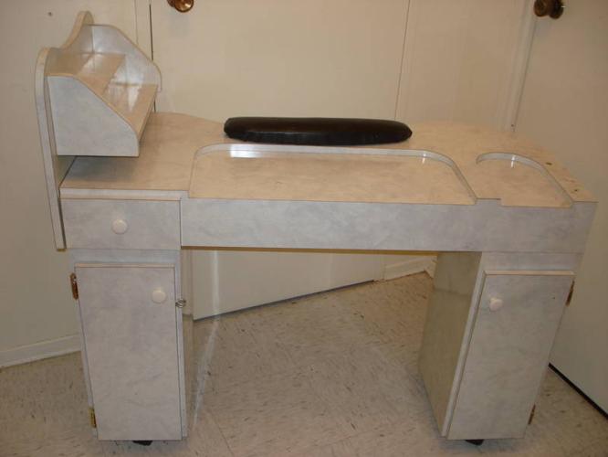 2 manicure tables