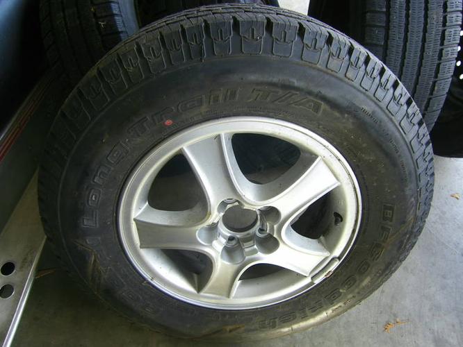 225/75/r16 Santa fe rim and tire