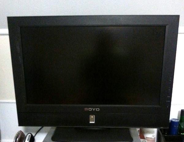 26 in Flat LCD TV with Remote
