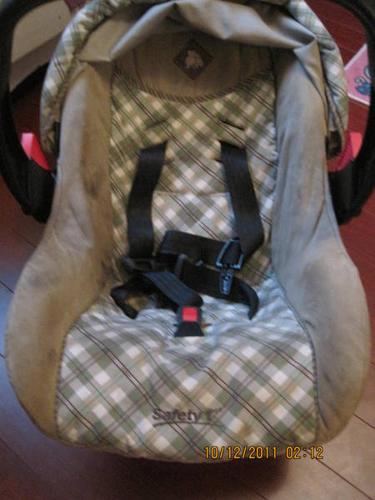 BABY CAR SEAT PERFECT CONDITION