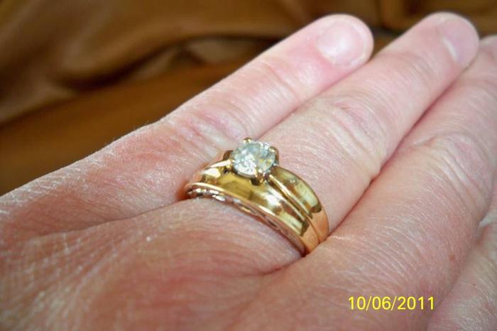 Beautiful Engagement Ring and Wedding Band Set