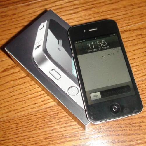 Black iPhone 4 32gb locked to Rogers