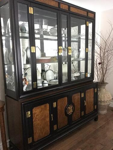 Buffet / Hutch - excellent condition