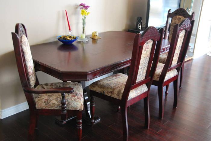 Dining Table + 6 chairs