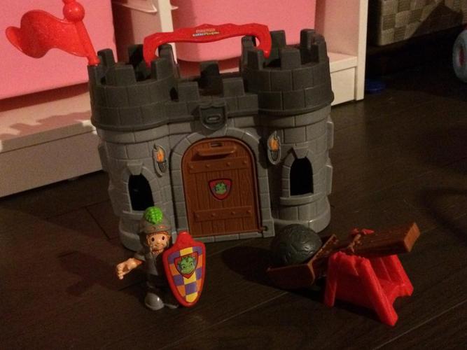 Fisher price Little People knight and castle