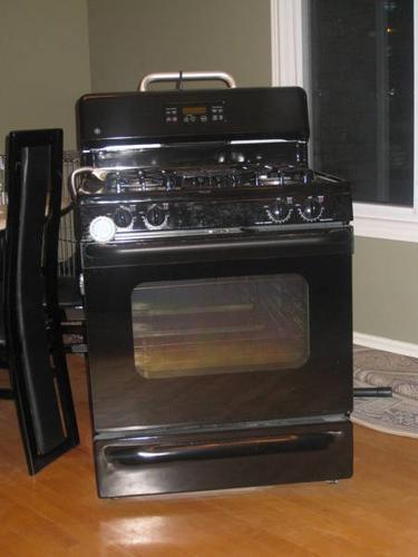 Gas Stove, Fridge and Dishwasher (black)