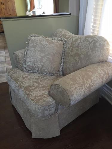 Gorgeous mint condition beige living room chair