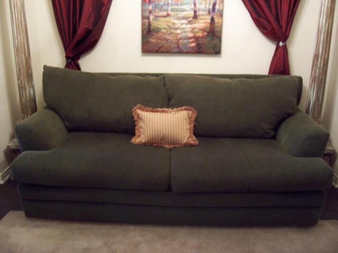 I DELIVER! Stylish 7ft Dark Green Sofa in MINT condition