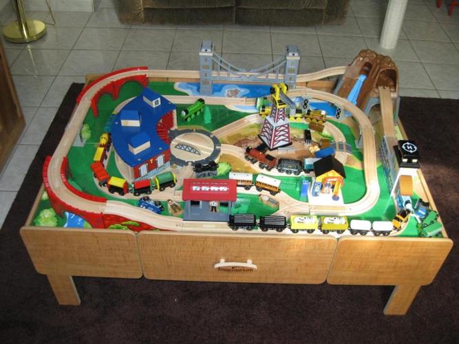 Imaginarium Train Table