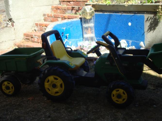 John Deere Pedal Tractor with loader and detachable trailer.