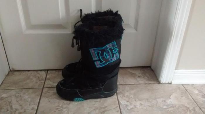 Ladies DC Winter Boots - Size 8