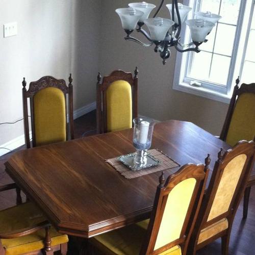 Oak Dining table & 6 chairs