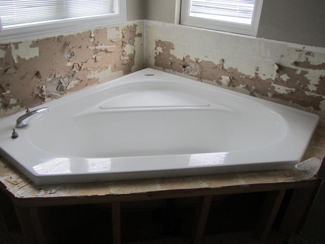 Reduced price - corner jacuzzi tub