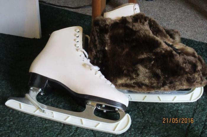 Sonjia Bronze Canada Figure Skates with beaver fur boot covers