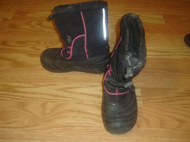 Thinsulate Black Winter Boots Size 13 Child - $4