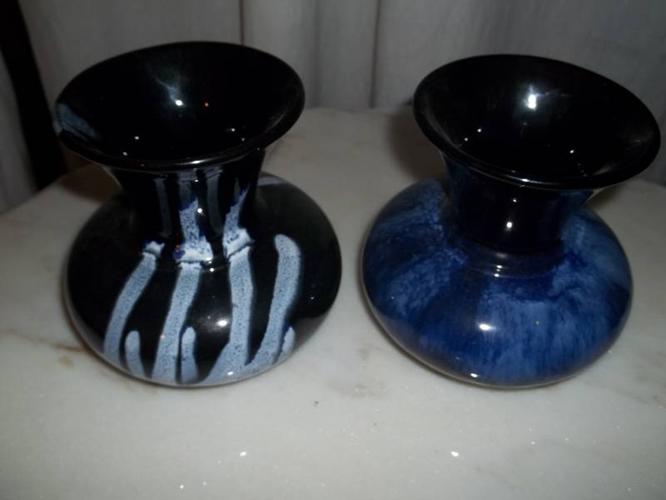 Vintage Blue Mountain Pottery 2 Vases In Granite & Cobalt Blue