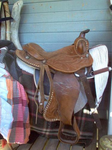 WESTERN SADDLE FOR SALE!! QUICK SALE NEEDED!!!