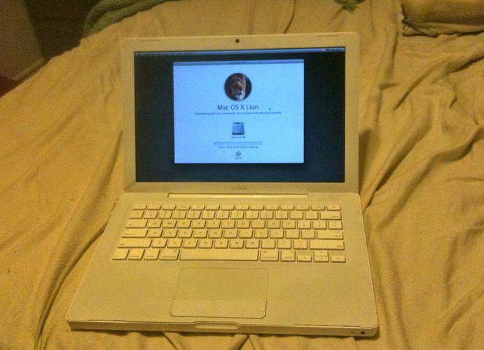 White Apple MacBook
