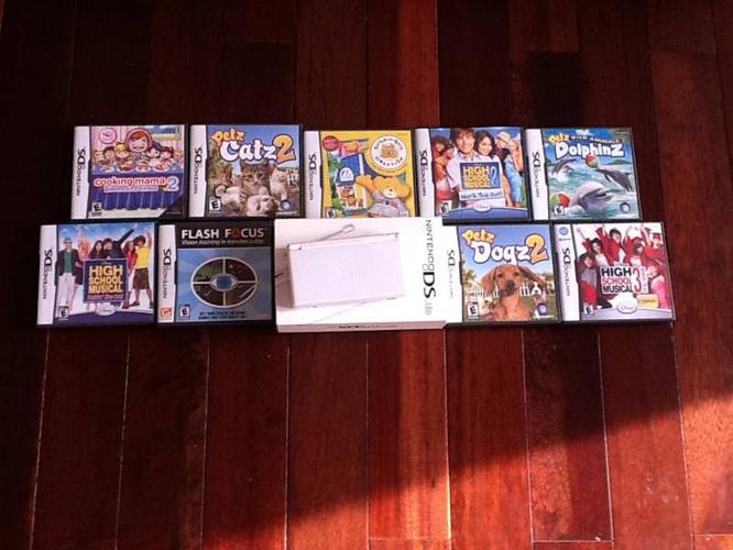 white nintendo DS lite in excellent condition and 11 games