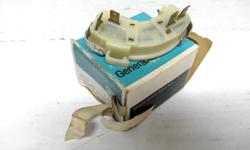 1969 70 71 Chevy Camaro Delco Neutral Switch NOS 6270695
1969 to 1975 GM Delco Neutral Safety Switch 4 prongs 2 for reverse light and 2 neutral switch can be used with automatic and standard. This switch replace 2 prongs switch #3443657 for 1970 Camaro.