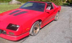 1988 camaro iroc-z, t-top, 700R4 transmission, 305 (5.0L) TBI engine, alpine deck with i-pod hook up. great on gas for a v8 and runs strong and has a nice rumble. just about all the km's on the car are 401 kms, i also have all the paper work for the car,