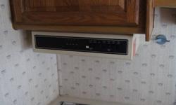 USED UNIT! - 27 Foot, 350 Engine Sleeps 6,
Rear Corner Double Bed, Front Bunk Above Driver,
Dinette, Large Refrigerator (been replaced by previous
owner), 4 Burner Range With Oven, Microwave, Digital
CD System With AM/FM (been replaced by previous
owner),