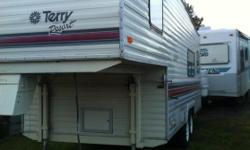 1993 terry resort 23.5 5th wheel .... roof leaking...inside is somewhat rough condition in my mind ...everything works ..fridge ..stove.. furnace ...water heater...come and see and make a offer...good tires ...and great over all condition of the exterior