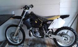 i have a rm 250 for sale it has a new un breakable cluch handle pro taper bars fmf gole pipe and fmf power core silencer also has a racing cluch < new back tire rim and sproket have the old ones but the rim is f**ked new wiring and new front forks front