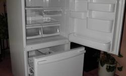 only 2 years old
white
excellent condition
bottom freezer