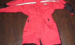 Alpine Tek
Size 5.
Red.
No rips/tears.
Removable hoodie.
Great condition.
Smoke free home.