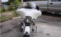 2001 harley davidson electra glide!!!   state tropper bike , 30000 klms mint mint cond !!!!!  lots and lots of chrome  am fm cd player new!!!!!! new front tire new battery new mufflers this is a must see bike  11000.00 call ken 905.9307560 or cell