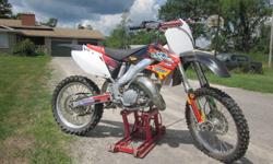 LIKE NEW 2003 CR 125 R FOR SALE
I HAVE FMF RACING PIPE IN THE FRONT AND FMF SHORTY ON THE BACK MUFFLER , I HAVE WYSCO FLAT TOP PISTONS WITH V-FORCE REEDS, THE MOTOR AND TRANNY HAVE BEEN REBUILT  BY CLARES CYCLE AND SPORTS.
I ALSO HAVE TWO SETS OF PLASTICS