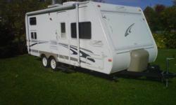 2004 21 ft trail lite with front queen bed tip out. air conditioning,microwave,stove with oven,two way fridge,furnace,bathroom with shower and small tub,lots of storage space,two propane tanks,outside quick connect for BBQ,sleeps 7 Brand new tires all