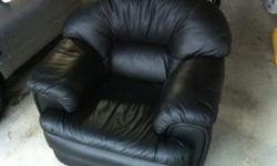 BLACK, GENUINE LEATHER, SOFA CHAIR, VERY COMFORTABLE, BARELY USED, 9/10 CONDITION, ORIGINAL PURCHASE PRICE $800, STUPID IMPULSE BUY