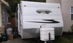 Excellent aluminum travel trailer (bumper pull). Has a walk around queen bed in the front and a bunk bed in the back (double on bottom and single on top). The dinette also converts to a bed which in total can accommodate 7 people, however this is most