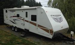 2010 Crossroads Cruiser CT30QBX. Ready to go camping right now! This is a great family unit with a private "queen" bedroom up front and a large "bunk" room for the kids in the rear (sleeps 9-11 total)has a 3 piece separate bathroom with tub and shower
