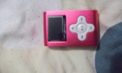 This mp3 player is pink and white it charges on the computer i have only had it for 5 months or so and i dont want it no more because i got a mp3 phone now the name brand is HS(hip street) ... text or emile no phone calls please and thank you