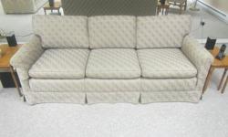 A comfortable 3 seater couch made by Sata, Toronto, Ontario. The couch is very well made and in excellent structural condition. The colours on the cushions have however faded somewhat from the original. 80``W`x 33``D x 32``H.
See my other ads for an arm
