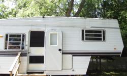 Selling a 1997 27' Dutchman Classic Fifth Wheel
-1 large tipout
-queen size bed
-a/c and furnace
-sleeps 6
-good condition
-no reasonable offer refused
if still listed still available
email to set up a viewing