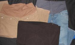 9 pieces of petite XL/XXL maternity clothing perfect for the upcoming winter months.
3 pairs of petite pants (jeans, khaki and black dress pants)...There is a small stain on the black dress pants at the bottom. (black sharpie works great!) Very comfy,