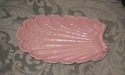 FOR SALE - LARGE PINK SHELL SHAPED SERVING DISH MADE BY ABINGDON USA, MEASURING 15" LONG  x  9" WIDE  x  2 1/2" DEEP.  IT IS IN EXCELLENT CONDITION AND IS DATED BACK TO THE 1950's.  IT IS QUITE HEAVY, AND LOOKS BEAUTIFUL ON A TABLE WITH FRUIT IN IT. (new