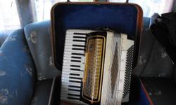 Camerano Accordion  made in Italy very good shape 46 years old case and books included