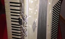 120 base full Spanish Accordion with case - excellent condition