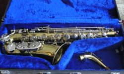 For sale used Loyal Alto-Saxophone.
Used and in great condition, comes with case.