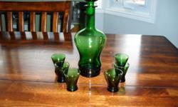 Really nice petite emerald green liquour decanter & 6 glasses.
 
Excellent condition - no chips or cracks.
 
Makes a nice set for serving liquours or just for display.