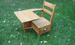 Antique oak school desk circa 1950.  Excellent condition.  Ideal for children?s play room or to show with other antiques.  Used as end table in a guest room.
Call to view.  Pickup only.