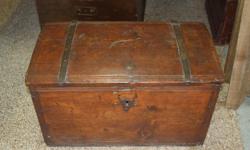 Very Early oak sailors storage trunk with all original iron work .
All wood peg construction..probably Norwegian.
Dimensions are 28 x 15 x 18....Note date carved on inside of lid
....$395...............Close to being Museum Quality