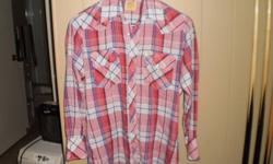 Vintage Western Mens Shirt                     in fair condition.        
SIZE: small - Please Check Measurements Below 
Bar - B western style shirt  2 breast pockets, 7 buttoned front, triple snap cuffs, slim fitting style, lightweight material.