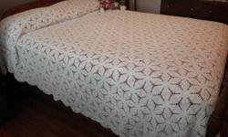 FULL  SIZE  WHITE  HAND  MADE  CROCHETED  BEDSPREAD.  POPCORN STITCH.    MUST  SEE