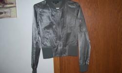 ~Sz Small Bomber w/zipper on the lefthand sleeve &front pockets.I love this jacket but its a little too snug now!Excellent condition.Check out my other ads.Major Closet Cleanput,Tons!!
Txt/Call me if your serious about purchasing please
403 999